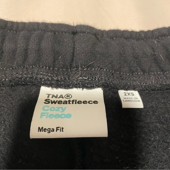 Aritzia mega cargo sweats regular - Picture 4 of 4